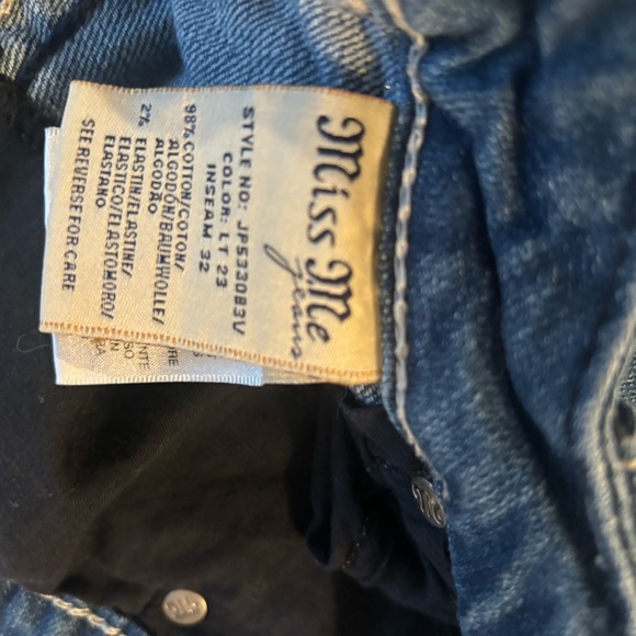 MISS ME DISTRESSED JEANS. - Picture 9 of 9